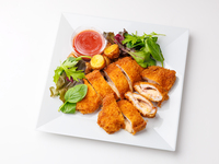 【HP-30】ポークのコルドンブルー風 リヨネーズポテト添え(ハーフサイズ)