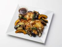 【HP-31】阿波尾鶏モモ肉のハーブロースト 焦がしニンニク醤油ソース (ハーフサイズ)