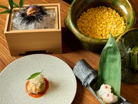 仁：JIN　SHUHARI料理長より厳選された季節の創作和食をお届けいたします