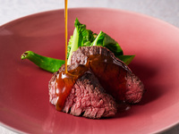 [Seasonal Lunch Course (Select Maindish) + 2 hours of free-flowing sparkling wine]