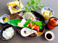 【9月限定ランチ・ディナー】＼天婦羅と刺身の御膳／小鉢・赤出汁付