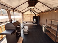 <BBQx 강 놀이> 1조 한정 프리미엄 서포트 플랜 독립한 전용 사이트에서, 느긋하게 BBQ를 즐길 수 있습니다. 번거로운 장비의 설치는 스탭이 실시하기 때문에, 간편하게 이용하실 수 있습니다. 예약 마감: 이용일 전날 15:00까지 ※애완동물 동반은 삼가해 주시고 있습니다.