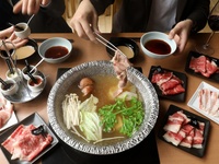 【Weekend & public-holiday lunch only】 Domestic beef shabu-shabu course with drink bar included