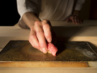  ¥ 12,650 (Svc & tax incl.) A one-of-a-kind sushi course Lunch　JPY10,000