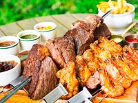 【2025忘年会】【2H飲み放題】【シュラスコ風BBQコース】US産アンガス牛2種＆焼き海老、骨付き鶏まで！サラダ、フリッツお代わり自由！！...6,480yen 4名様~