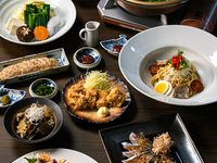 Motsunabe Mizutaki Half & Half 8000 course + all-you-can-drink