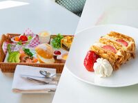 バスケットランチ（サーモン＆アボカド）＋苺のハーフミルフィーユセット