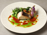 Amuse-bouche + Pain + 3 plats au choix