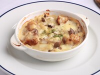 しめじと鶏肉のマカロニグラタン（ドリンク付）