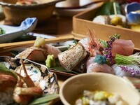 Special Chef's Choice Course featuring Snow Crab, Hairy Crab, and Nodoguro: 55,000 yen (tax included)