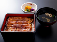 Unajū (grilled eel over rice, served with pickles and clear soup)