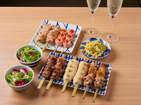 【百鳥名物　串お任せ5種＋酒の肴　10月末まで特別プラン！乾杯ドリンクサービス】3,500円(税込)　