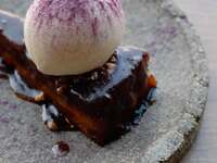 サンつがるのタルトタタン　発酵香るアイスクリームを添えて