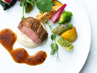 Signature Dinner Course “Blanche” (includes 1 drink)