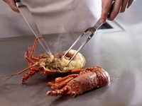 10/1~11/30 秋の伊勢海老コース（黒毛和牛ロース150g）　紅葉鯛の昆布締め、帆立貝と蟹入りスープ、ガーリックライスと栗のアイスクリーム。