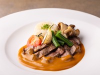 【Web予約限定】C.ビーフステーキストロガノフ（スープ/サラダorパン/コーヒーor紅茶付き）