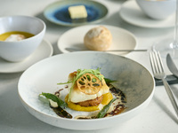  Lunch Course【秋のプリフィックスコース】実りの秋を愉しむ前菜＋銘柄豚のグリルや旬鮮魚のポワレなどメインが選べるコース全4品＋食後のカフェ付き