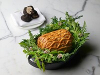 【Tower View Seat Guaranteed on 24 and 25 December】Festive 7 course Dinner with a glass of champagne 