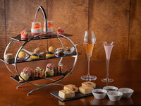 ＜weekend＞adee Seasonal Afternoon Tea & Live Music with a Glass of Champagne