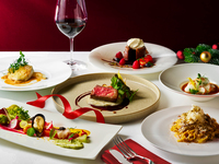 Dec 20–Dec 25: Christmas Dinner with a Glass of Champagne — Elegante