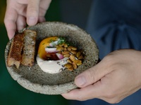 燻製ヴィーガンチーズと恋するマロン南瓜のペースト　蕎麦粉のスティックパン