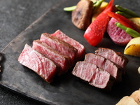 【2025Xmas】Elegant Lunch＜陽光＞スパークリングワイン付き寒平目のグリルと精選国産牛フィレとロースの食べ比べ