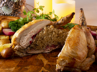 【X'mas TAKE OUT】ポルチーニ茸のリゾットを詰めた国産鶏の特製ローストチキン