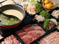 Gather around the kotatsu! <Semi-private room> ◎ Premium Kuroge Wagyu (Japanese Black beef) & Chamibuta pork (tea-bred pork) & Bitchu Kogen chicken — Shabu-shabu hot pot with a choice of soups (Includes all-you-can-drink) <Per adult ¥8,480> <Observation deck fee not included>