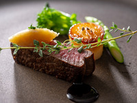 ＜ランチ＞魚と肉料理の両方が選べる季節のフルコース「HIVER」 | 9,300円