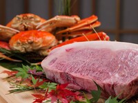 From October 13th - [Wagyu and Crab Course] We are offering "Wagyu and Crab Yukhoe Dog - Topped with a Whole Crab Meat", "Crab Gracoro Burger - Meat Demi Sauce", and "Wagyu and Crab Paella"!