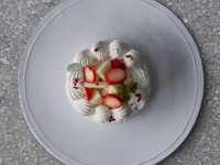 季節のショートケーキ 洋梨といちご 丸型 6名様分【 ¥6,200円(税別) 】