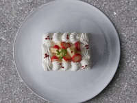 季節のショートケーキ 洋梨といちご 四角型 8名様分【 ¥8,000円(税別) 】