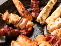 【2時間飲み放題付き】炭火焼鳥と濃厚鶏白湯鍋など９品