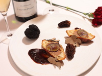 【公式HP】【Xmas2025　12/20】蟹やフォアグラ＆国産牛ローストビーフの特別ディナー（時間フリー）