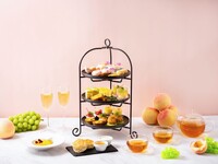 [Seasonal Afternoon Tea] Sweets and savory dishes made with seasonal fruits + free cafe