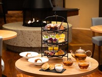 [Seasonal Afternoon Tea] Sweets and savory dishes made with seasonal fruits + free cafe