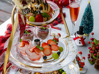 【90分フリーフロー付】いちごのクリスマスアフタヌーンデザートセット