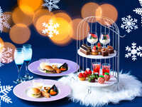 [Seasonal Afternoon Tea★3 hours] Strawberry and chocolate sweets stand × Free cafe