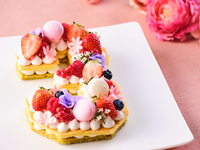 【12/21,24,25 通常席】推し会や誕生日のお祝いに最適！数字が選べるナンバーケーキとクリスマスギフトアフタヌーンティー！苺スパークリング付き