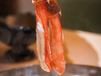 Private room guaranteed! [Wagyu beef and crab course] "Wagyu beef and crab yukke dog (topped with a whole crab)", "King crab shabu-shabu", "Specially selected Wagyu beef fillet and grilled king crab", "Wagyu crab dog in earthenware pot"