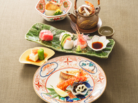 Konohana餐厅 - 十二月：怀石料理晚餐，特色菜包括蟹肉奶油可乐饼和时令烤鱼