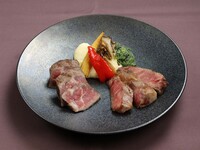 【THE BENJAMIN SELECTION】和牛、2种菲力牛排等8道菜品、甜点等。