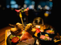 [Date] A casual date course for two, featuring a toast in a bird glass and an original cocktail, and winter flavors