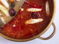 [2 Stunden All-you-can-eat und Drinks] Scharfer Hot Pot All-you-can-eat (Hot Pot V Menü) | Tolles Preis-Leistungs-Verhältnis mit All-you-can-drink (Bier ausgenommen)