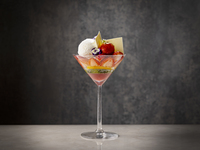 【Parfait "Scarlet"】 A stylish parfait available only at the bar