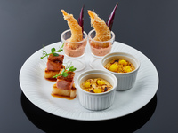 【夜のアフタヌーンティー】鴨のコンフィと海鮮を使用したスタンド＋3時間飲み放題（12/1～1/31）