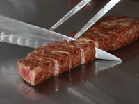 聖誕楓葉套餐（神戶牛裡肌 150 克），適合 2 人或以上享用