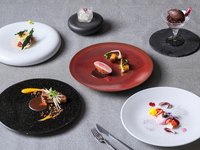 【ホールケーキ9㎝付】＜ディナー＞個室確約＜トロワ＞プレミアコース[公式HP]乾杯シャンパン1杯プレゼント