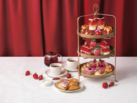 苺づくしのアフタヌーンティー〈土日祝〉