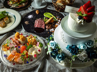 【プレミアム記念日コース】 選べるケーキと炭火焼ステーキ＆シーフードフルコースの豪華記念日プラン